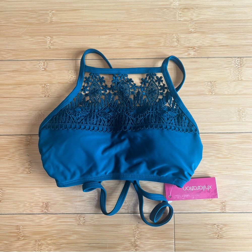 Xhilaration emerald green lace halter bikini top 💚 NWT